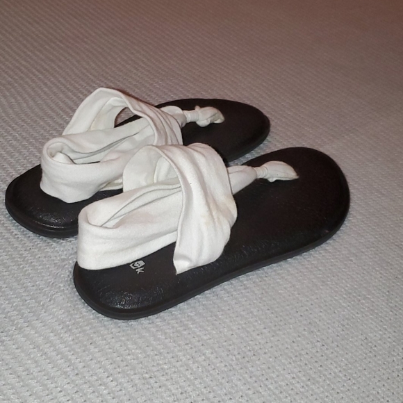 Sanuk Yoga Mat Sandals - Picture 2 of 3